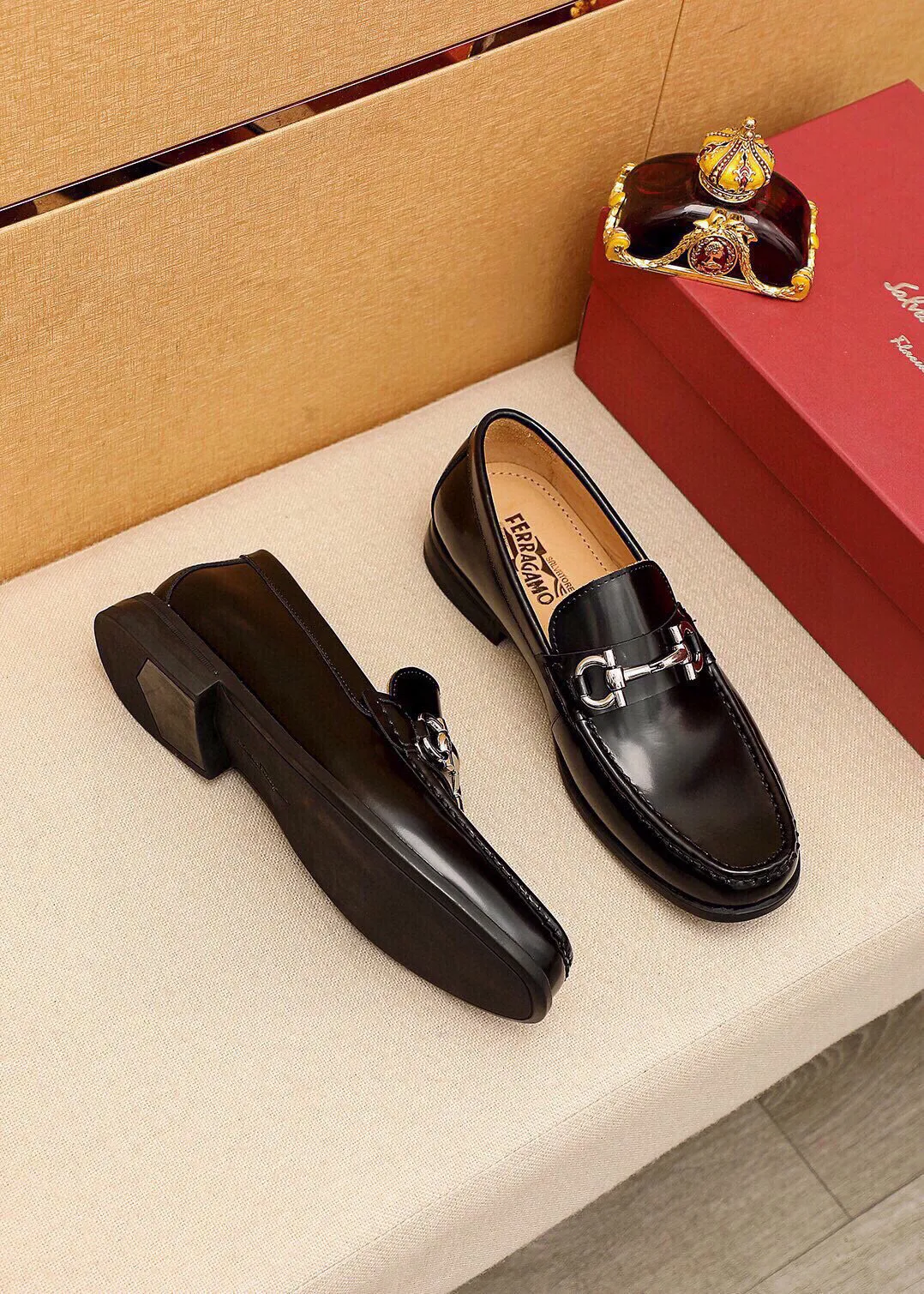 Men's shoes 💰480 💐 Product trademark: Ferragamo "Ferragamo" casual leather shoes Regular size: 38-44 (45🉑️customized) Product materials: Selected imported first-layer open-edge beaded cowhide leather upper + luxury hardware buckle, imported water-dyed cowhide leather lining. Strong three-dimensional visual effect, original outsole color: 3⃣️seed leather materials available